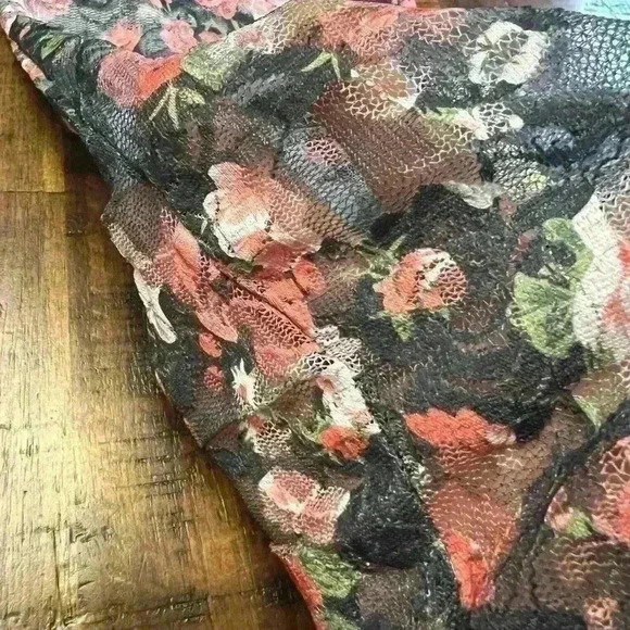 Sheer floral lacy leggings bundle - Picture 9 of 11